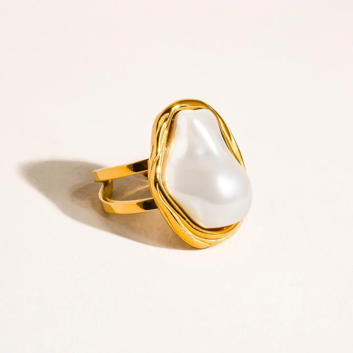 Classic Pearl Round Ring