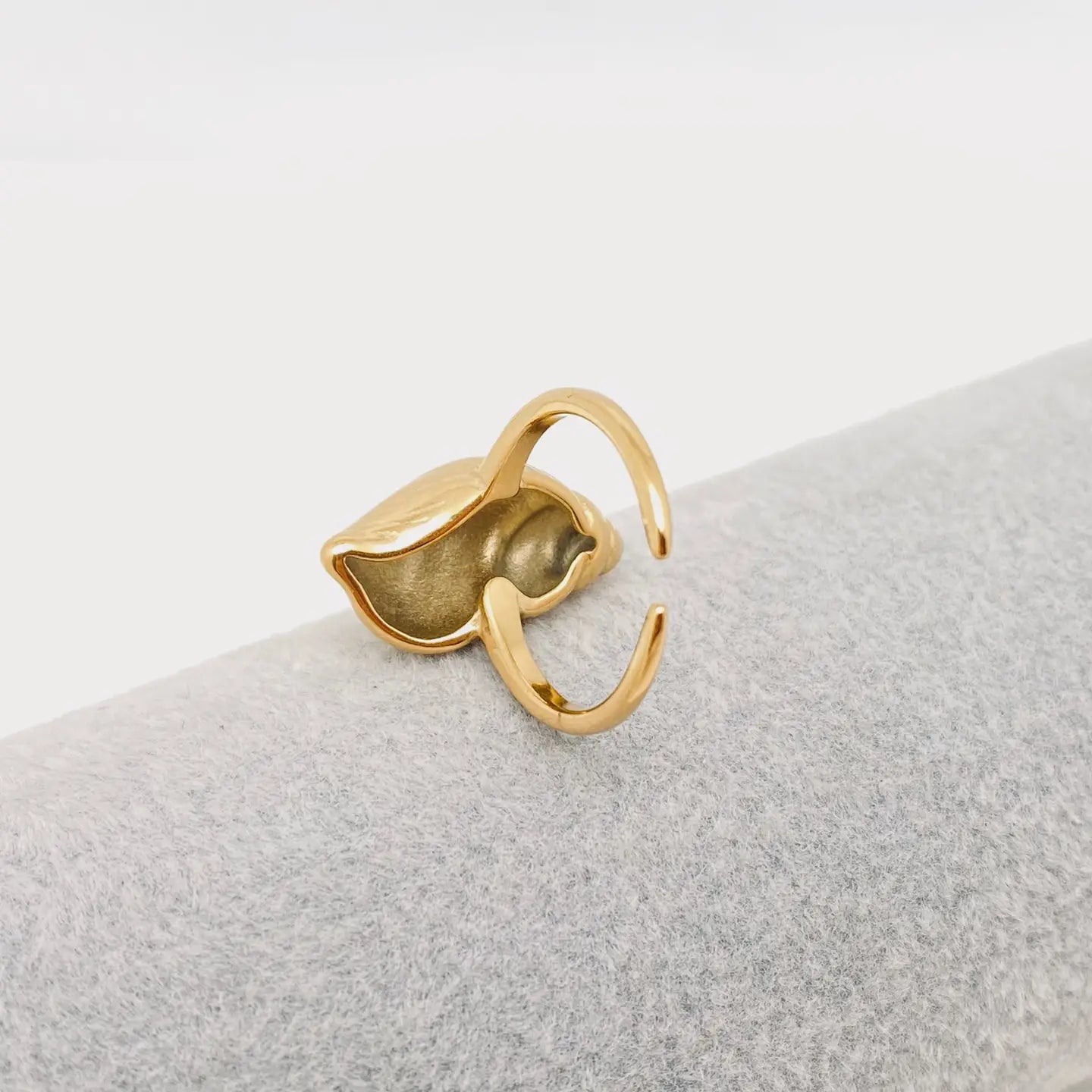 Gold-plated Conch Ring